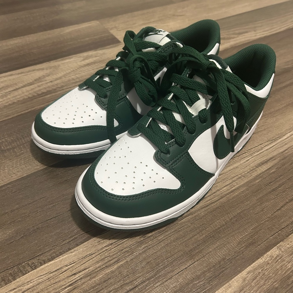 Nike Dunk Low Michigan State Sneakers | Youth (GS) size 6 | Brand New